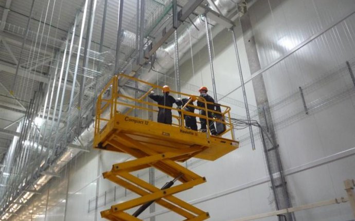 прокладка кабеля в лотках